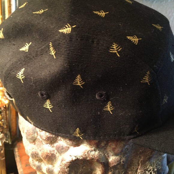 🐞Discrete hat - Picture 4 of 5